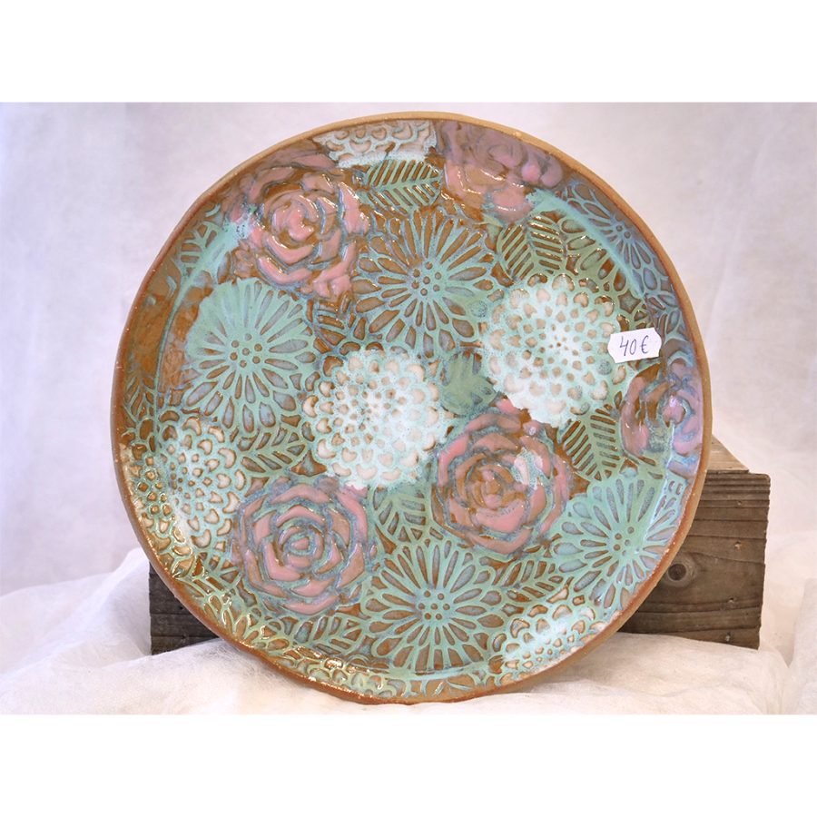 kukkia-lautanen-pyorea-iso